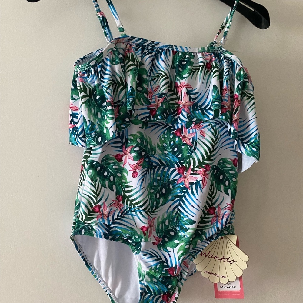 WANTDO one piece NWT swimsuit